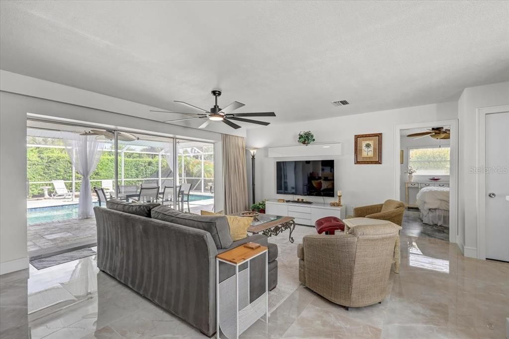 For Sale: $460,000 (2 beds, 2 baths, 1544 Square Feet)