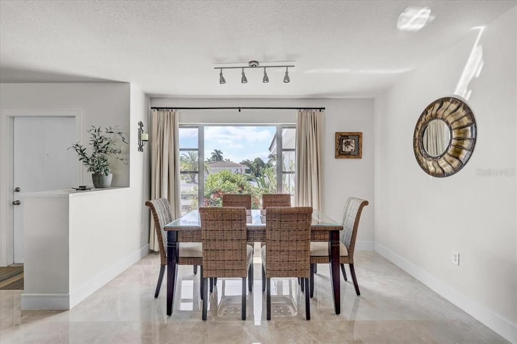 For Sale: $460,000 (2 beds, 2 baths, 1544 Square Feet)