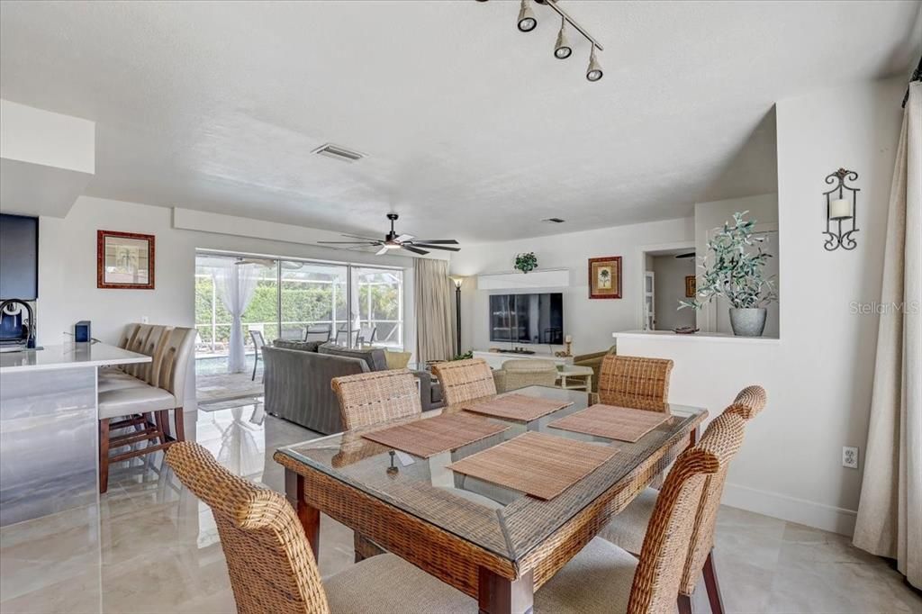 For Sale: $460,000 (2 beds, 2 baths, 1544 Square Feet)