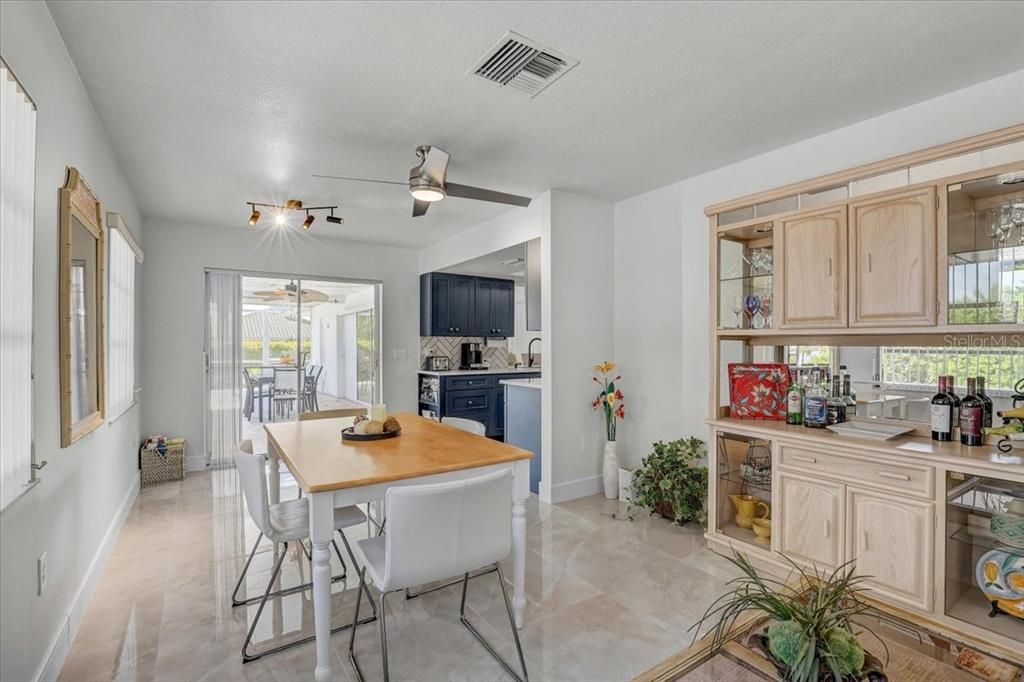 For Sale: $460,000 (2 beds, 2 baths, 1544 Square Feet)