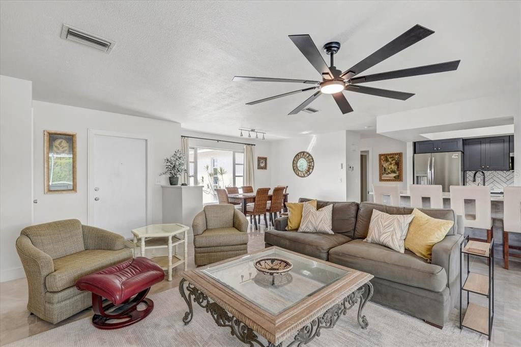 For Sale: $460,000 (2 beds, 2 baths, 1544 Square Feet)