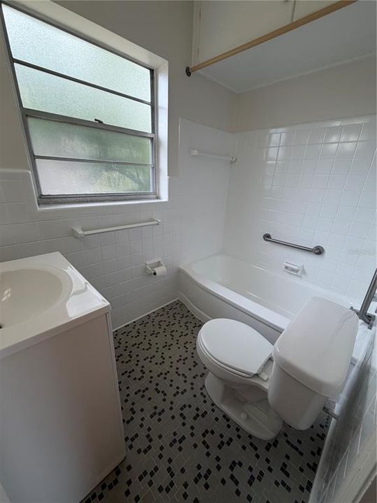For Rent: $2,550 (4 beds, 2 baths, 1392 Square Feet)