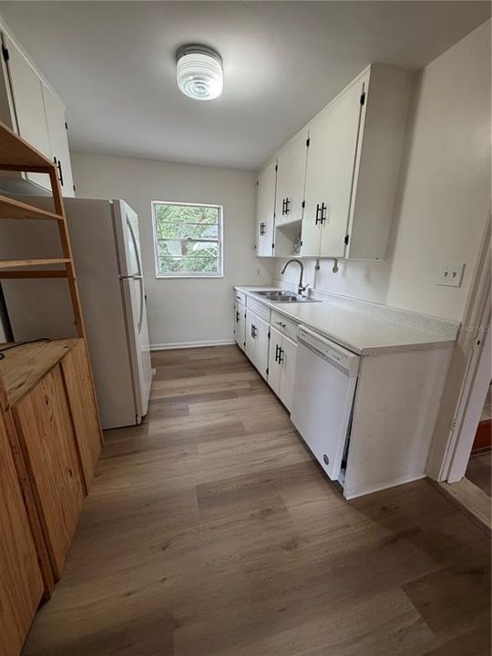 For Rent: $2,550 (4 beds, 2 baths, 1392 Square Feet)