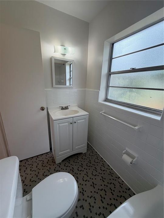 For Rent: $2,550 (4 beds, 2 baths, 1392 Square Feet)