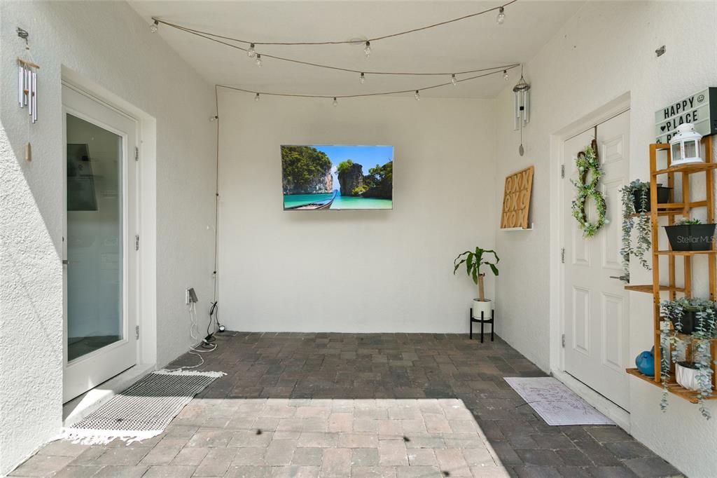 For Sale: $429,900 (4 beds, 2 baths, 1992 Square Feet)