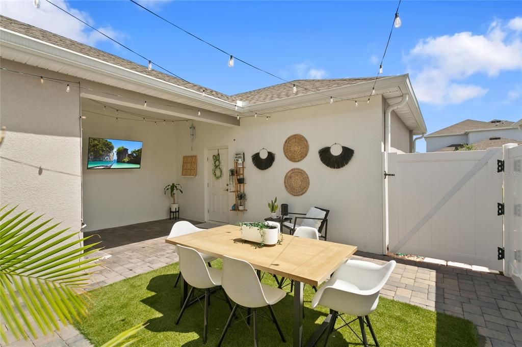 For Sale: $429,900 (4 beds, 2 baths, 1992 Square Feet)