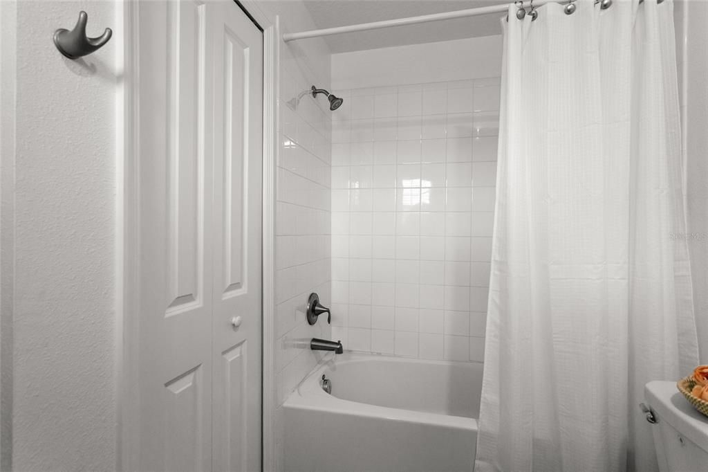 For Sale: $429,900 (4 beds, 2 baths, 1992 Square Feet)
