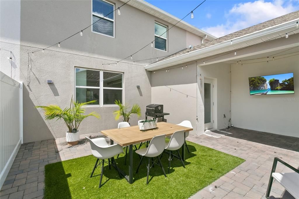 For Sale: $429,900 (4 beds, 2 baths, 1992 Square Feet)