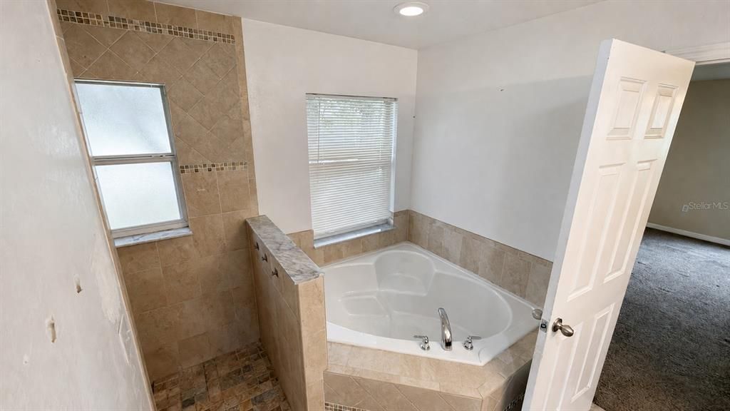 For Sale: $280,000 (4 beds, 2 baths, 2191 Square Feet)