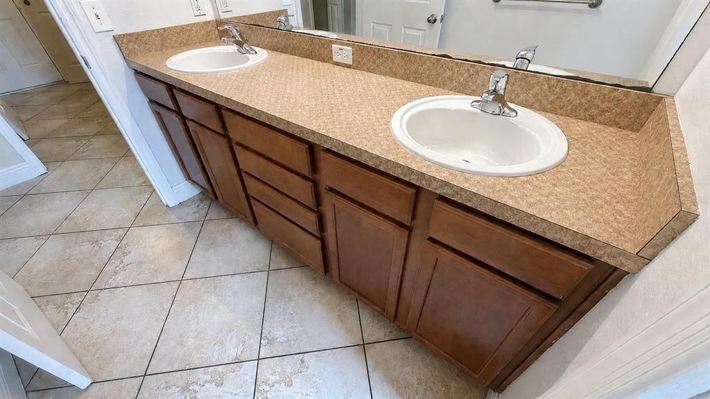 For Sale: $280,000 (4 beds, 2 baths, 2191 Square Feet)