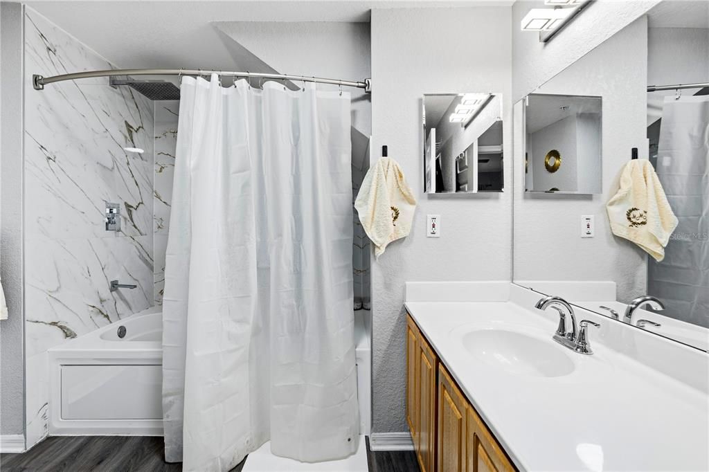 For Sale: $235,000 (4 beds, 3 baths, 1470 Square Feet)