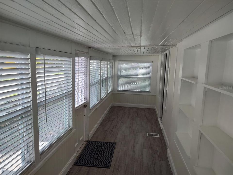 For Rent: $2,700 (3 beds, 2 baths, 1356 Square Feet)