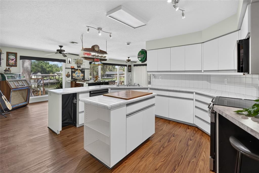 For Sale: $689,000 (3 beds, 2 baths, 2170 Square Feet)