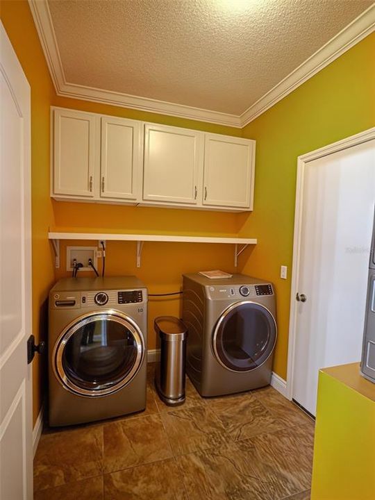 For Sale: $415,000 (4 beds, 2 baths, 2237 Square Feet)