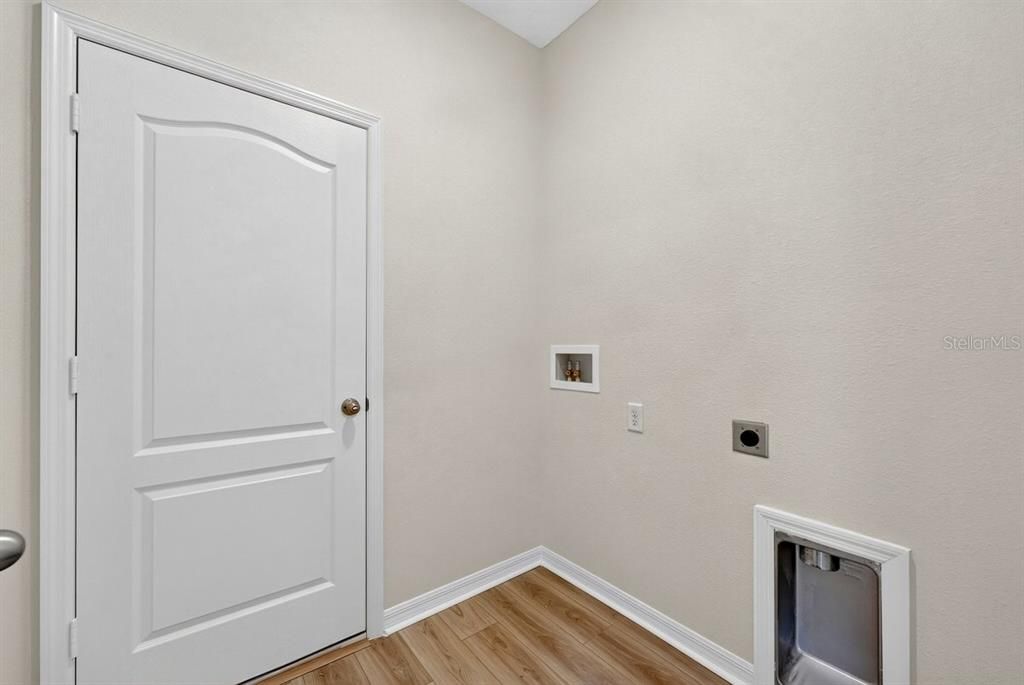 For Sale: $380,000 (4 beds, 2 baths, 1851 Square Feet)