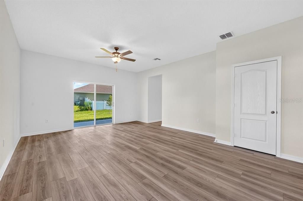 For Sale: $380,000 (4 beds, 2 baths, 1851 Square Feet)