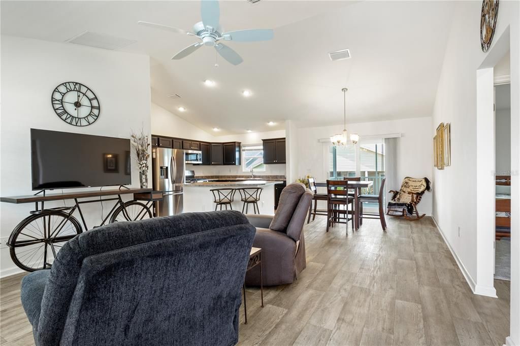 For Sale: $339,900 (3 beds, 2 baths, 1392 Square Feet)