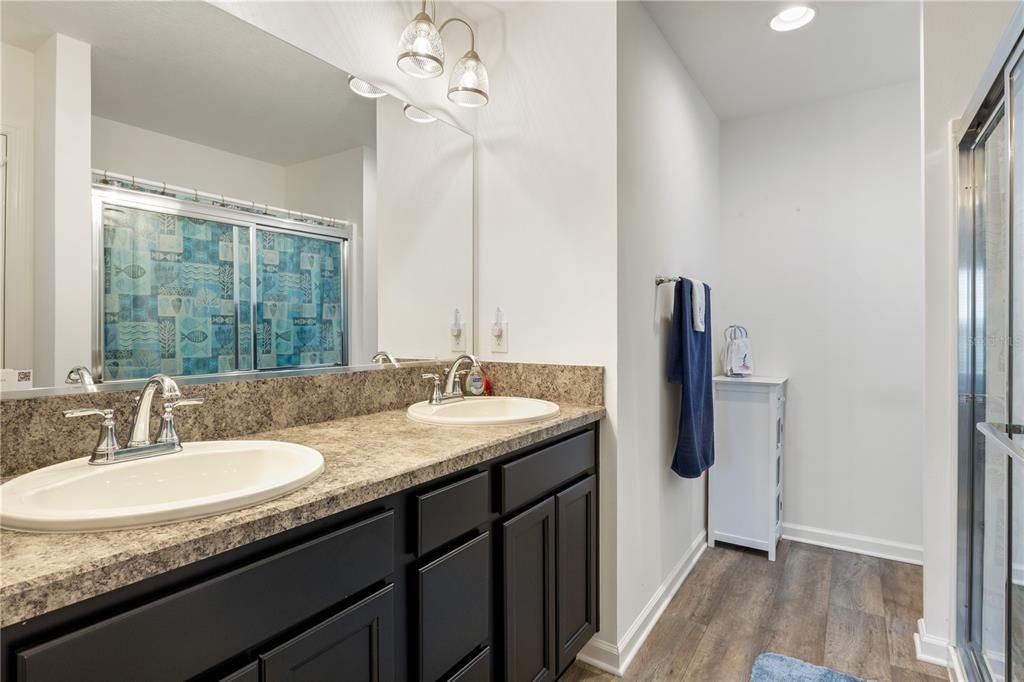 For Sale: $339,900 (3 beds, 2 baths, 1392 Square Feet)