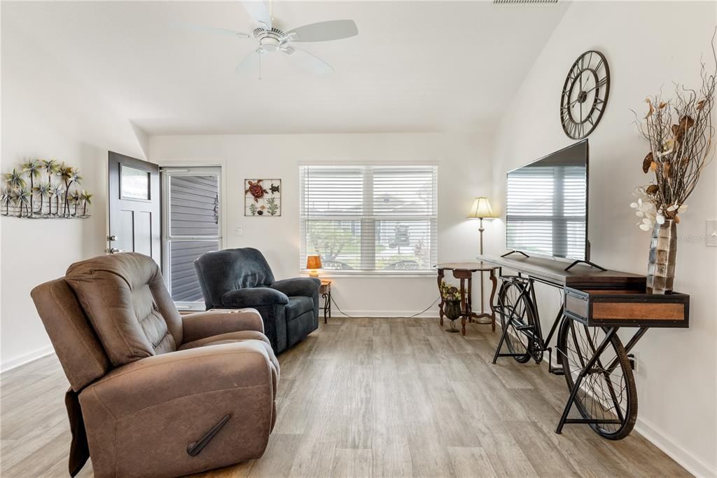 For Sale: $339,900 (3 beds, 2 baths, 1392 Square Feet)