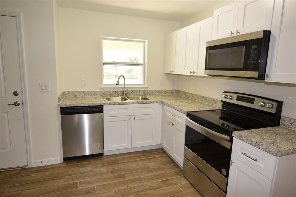 For Rent: $1,675 (3 beds, 2 baths, 1040 Square Feet)