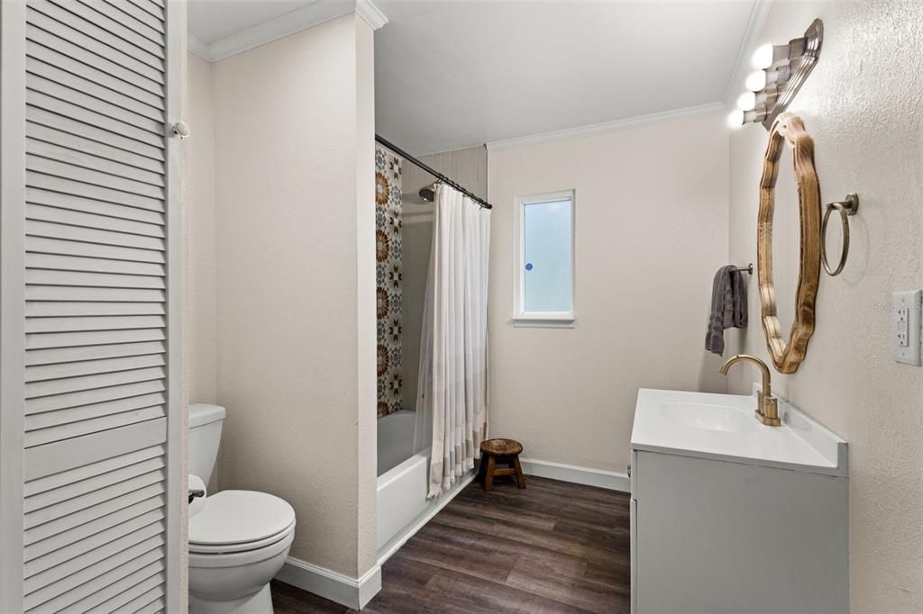 For Sale: $275,000 (3 beds, 1 baths, 1577 Square Feet)
