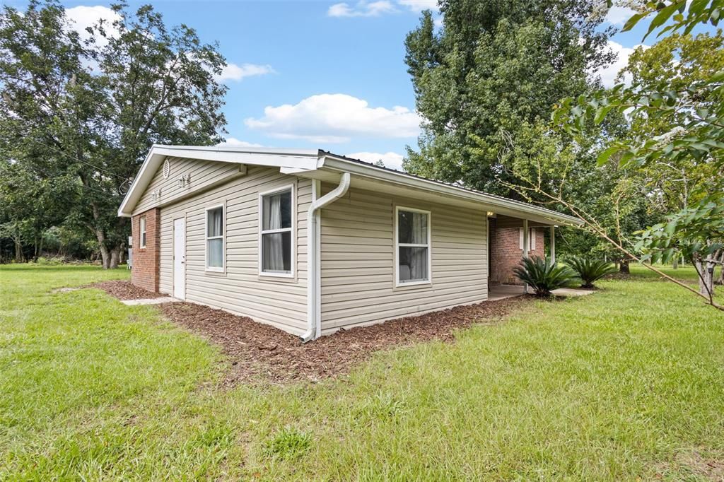 For Sale: $275,000 (3 beds, 1 baths, 1577 Square Feet)