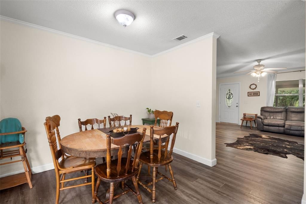 For Sale: $275,000 (3 beds, 1 baths, 1577 Square Feet)