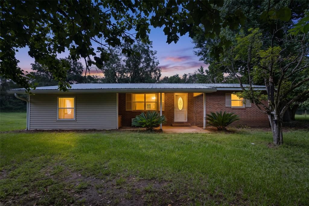 For Sale: $275,000 (3 beds, 1 baths, 1577 Square Feet)
