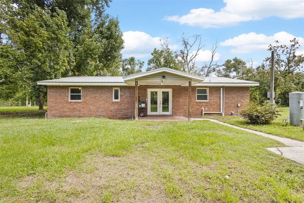For Sale: $275,000 (3 beds, 1 baths, 1577 Square Feet)