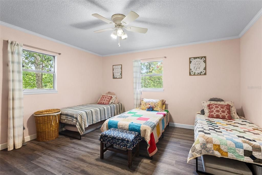 For Sale: $275,000 (3 beds, 1 baths, 1577 Square Feet)