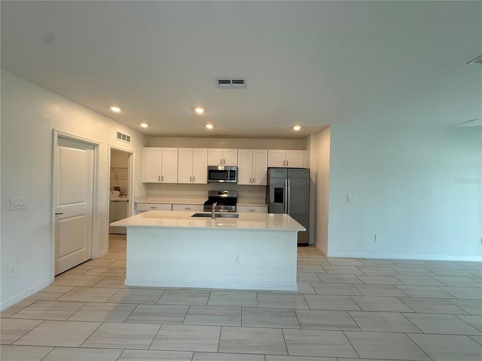 En Renta: $2,699 (5 camas, 2 baños, 2389 Pies cuadrados)