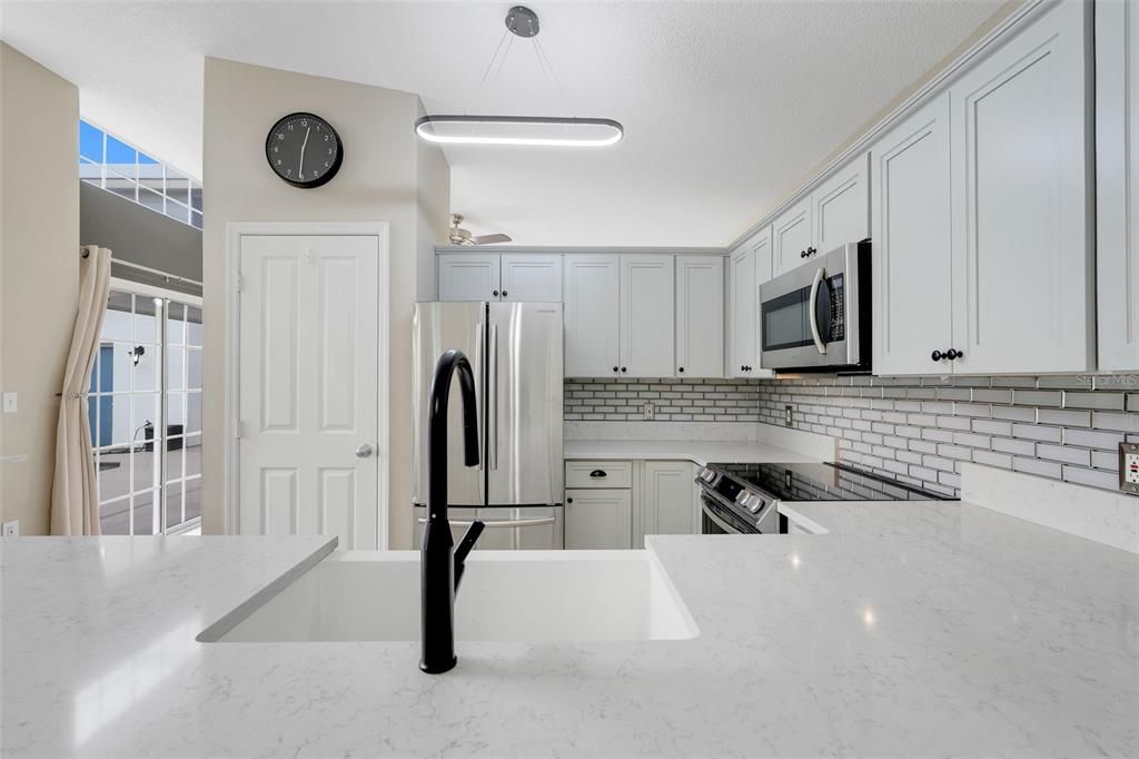 For Sale: $500,000 (5 beds, 5 baths, 2265 Square Feet)
