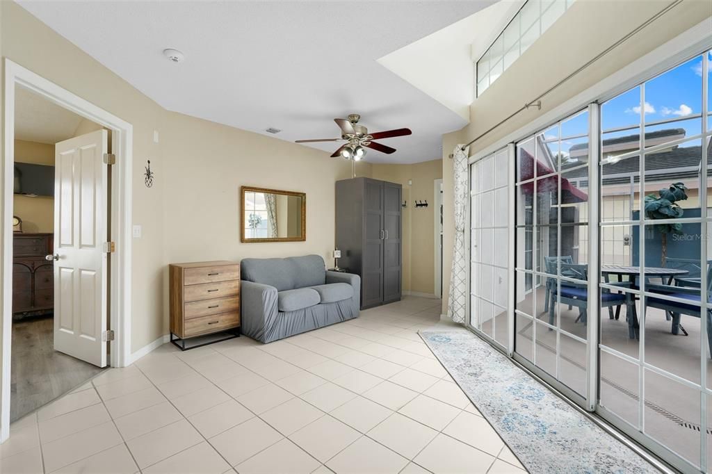 For Sale: $500,000 (5 beds, 5 baths, 2265 Square Feet)