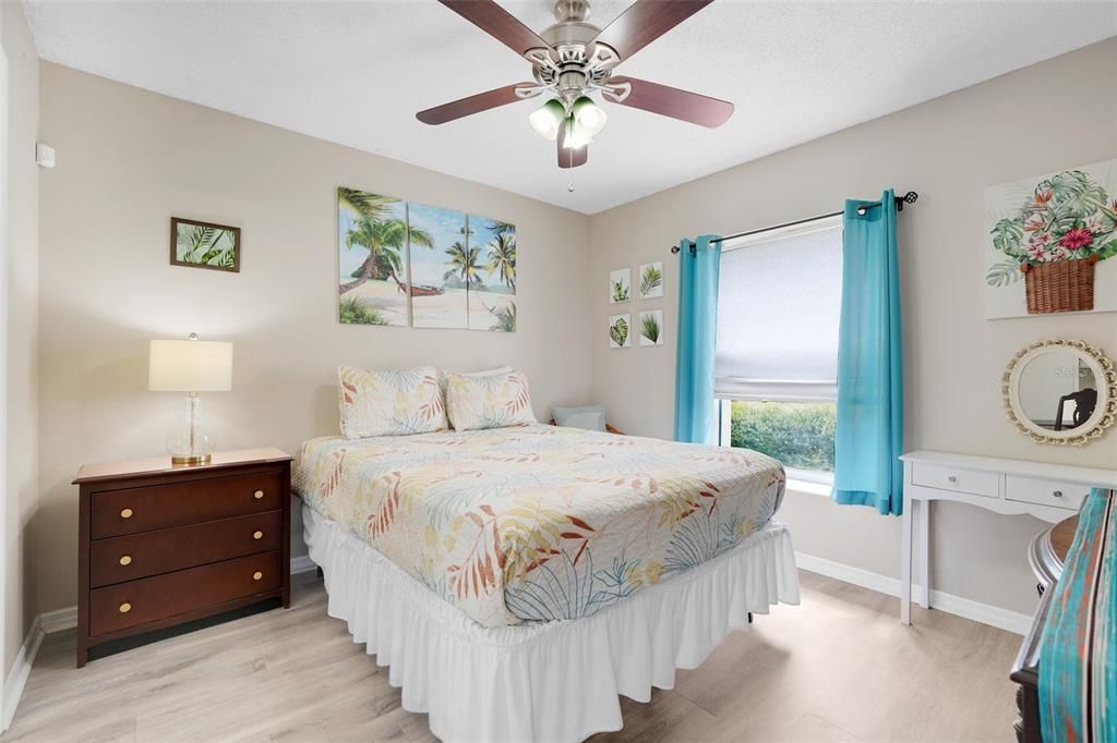 For Sale: $500,000 (5 beds, 5 baths, 2265 Square Feet)