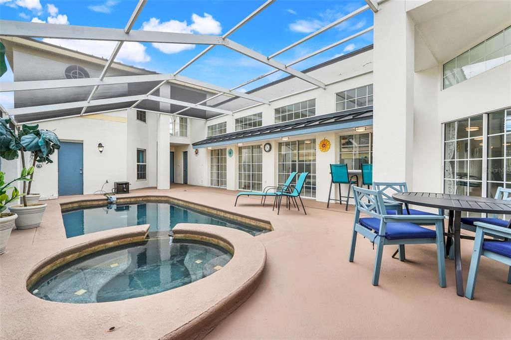 For Sale: $500,000 (5 beds, 5 baths, 2265 Square Feet)