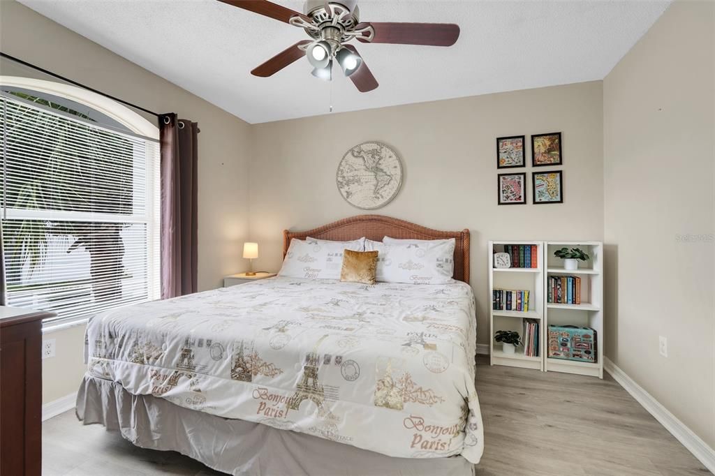 For Sale: $500,000 (5 beds, 5 baths, 2265 Square Feet)