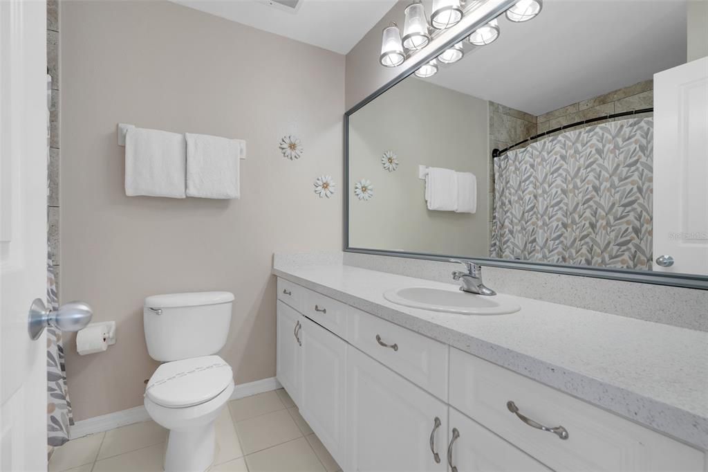 For Sale: $500,000 (5 beds, 5 baths, 2265 Square Feet)