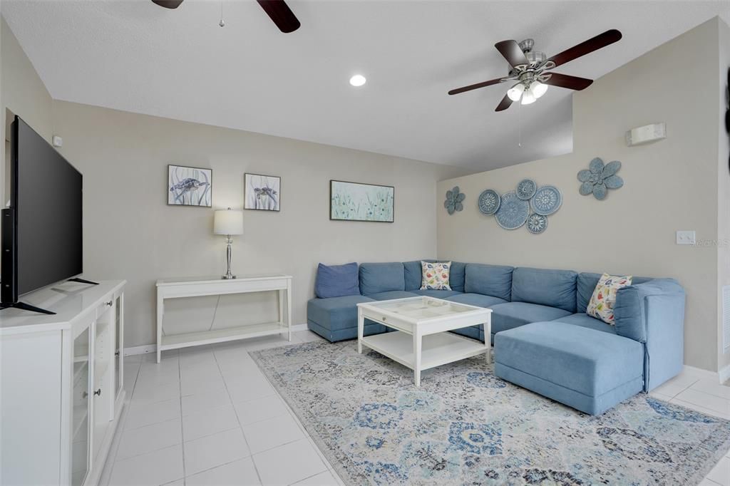 For Sale: $500,000 (5 beds, 5 baths, 2265 Square Feet)