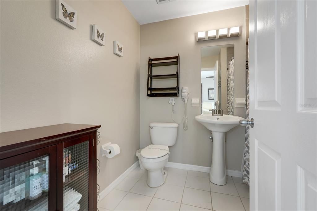 For Sale: $500,000 (5 beds, 5 baths, 2265 Square Feet)