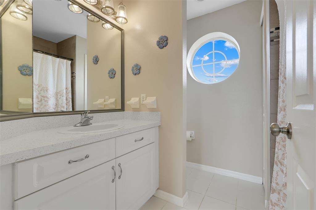For Sale: $500,000 (5 beds, 5 baths, 2265 Square Feet)