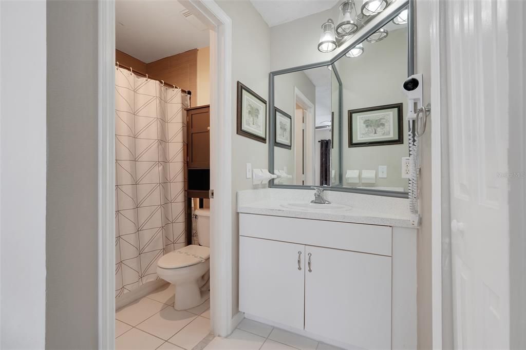For Sale: $500,000 (5 beds, 5 baths, 2265 Square Feet)