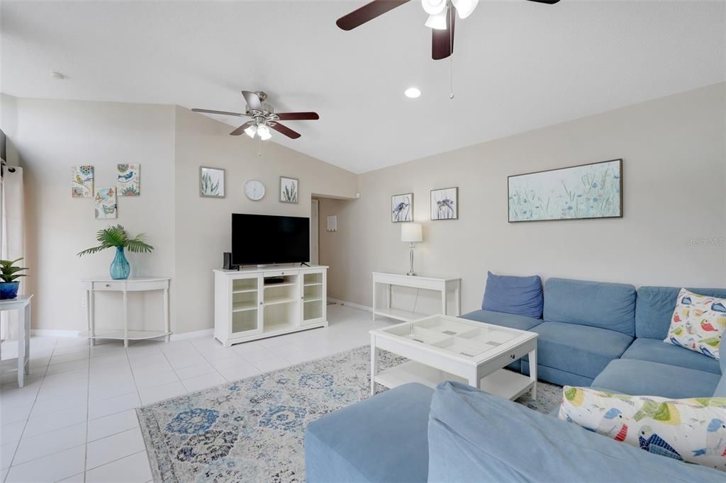 For Sale: $500,000 (5 beds, 5 baths, 2265 Square Feet)