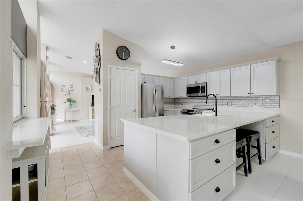 For Sale: $500,000 (5 beds, 5 baths, 2265 Square Feet)