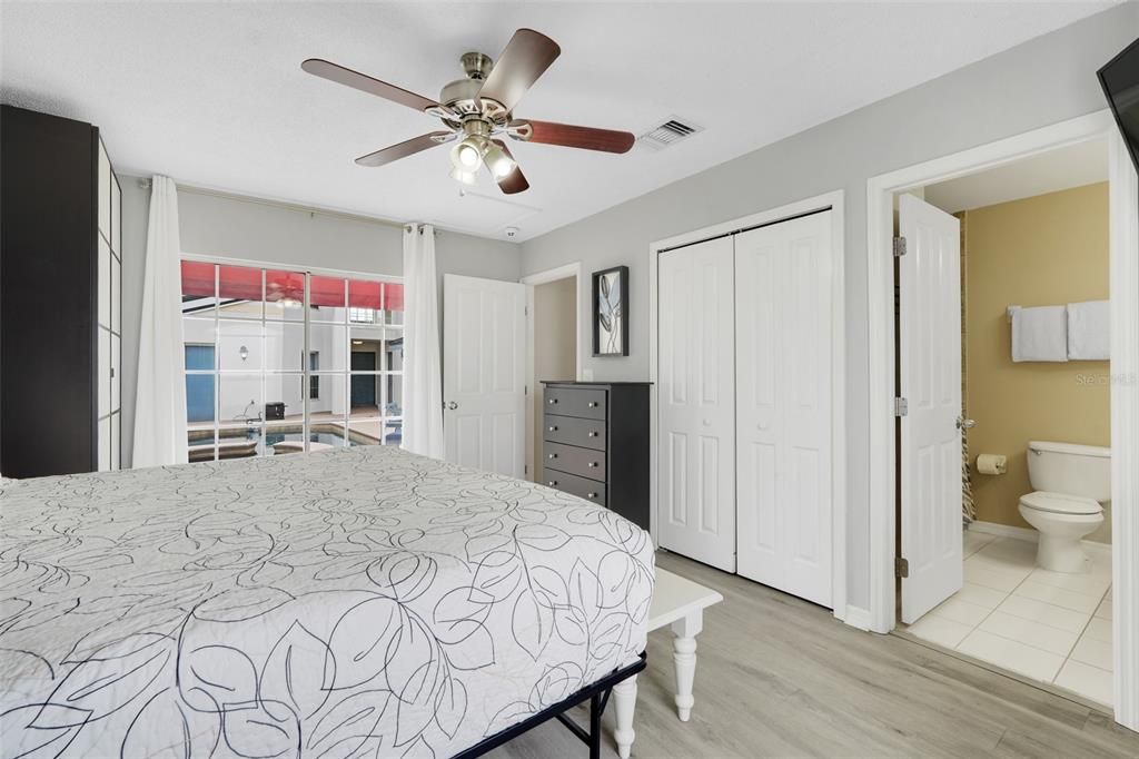 For Sale: $500,000 (5 beds, 5 baths, 2265 Square Feet)