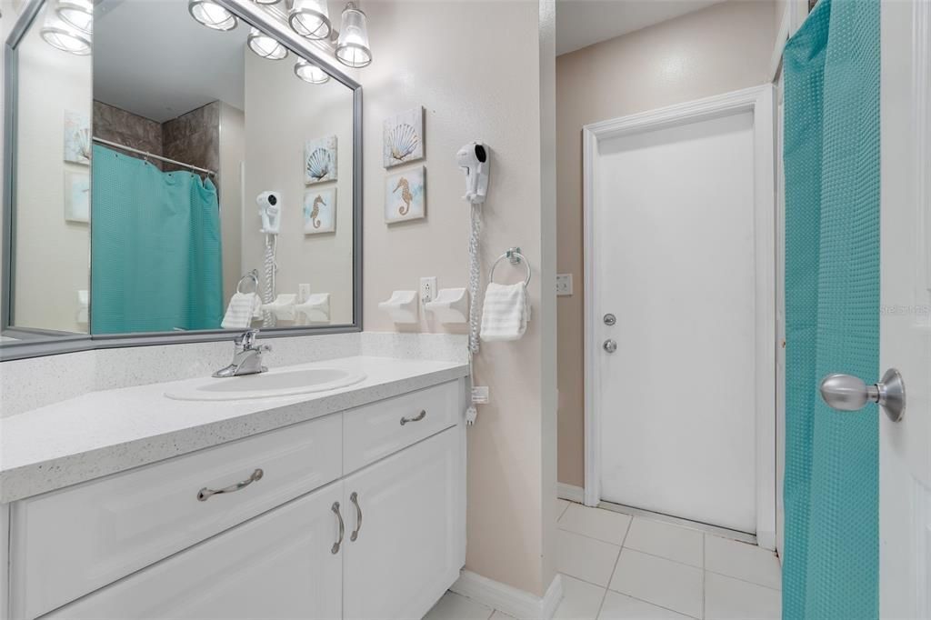For Sale: $500,000 (5 beds, 5 baths, 2265 Square Feet)