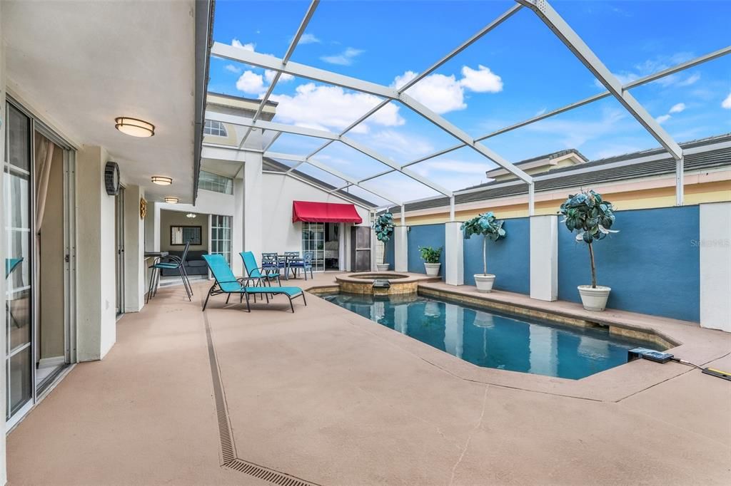 For Sale: $500,000 (5 beds, 5 baths, 2265 Square Feet)