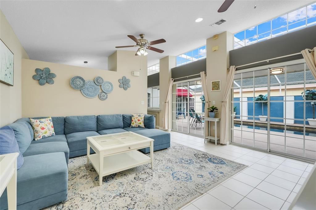 For Sale: $500,000 (5 beds, 5 baths, 2265 Square Feet)
