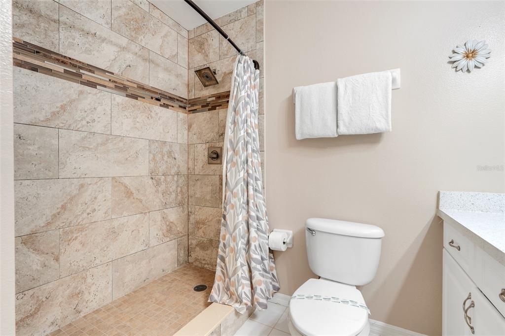 For Sale: $500,000 (5 beds, 5 baths, 2265 Square Feet)