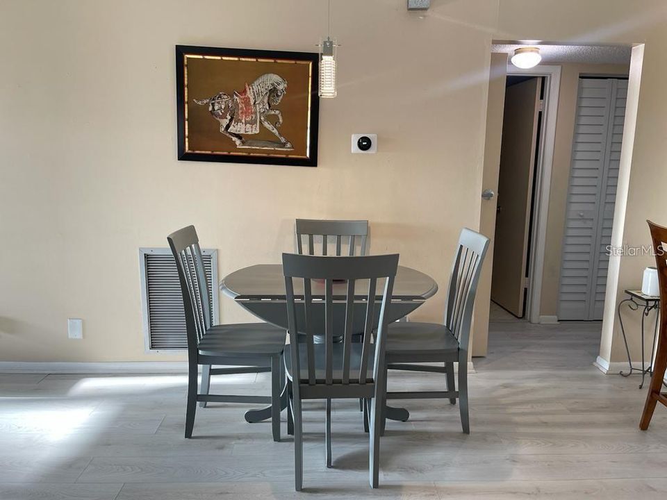 En Venta: $389,900 (2 camas, 2 baños, 890 Pies cuadrados)