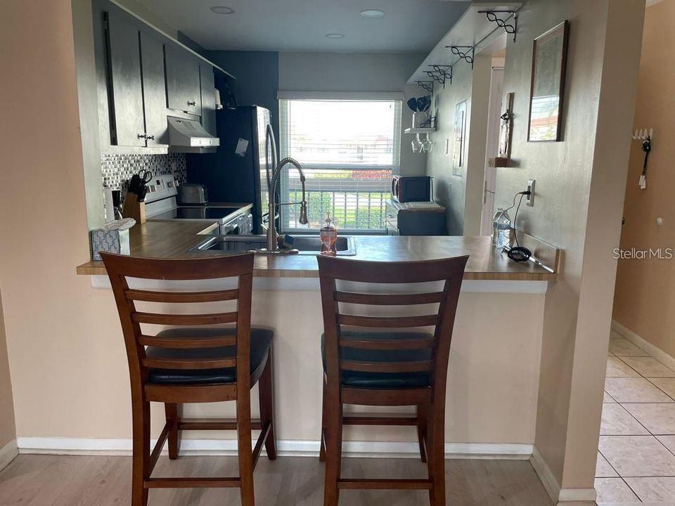 En Venta: $389,900 (2 camas, 2 baños, 890 Pies cuadrados)
